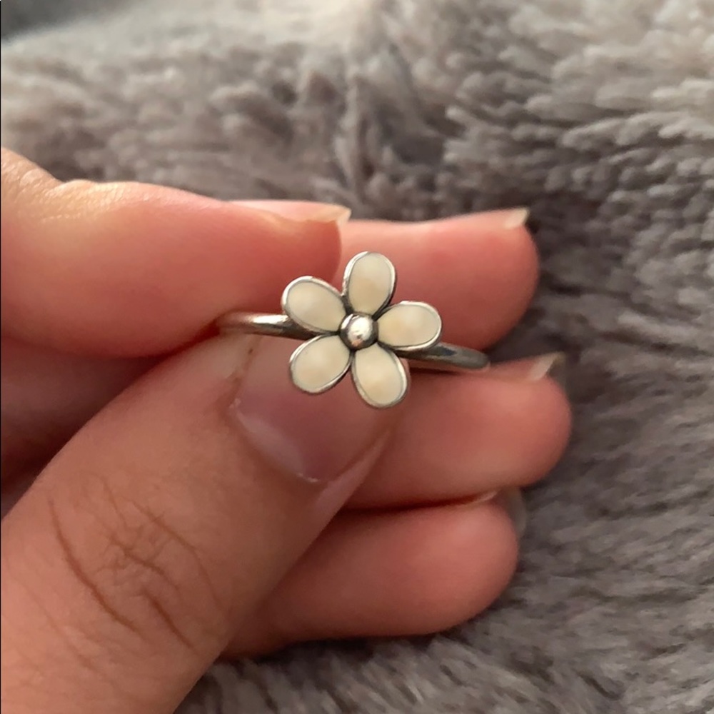 White daisy ring